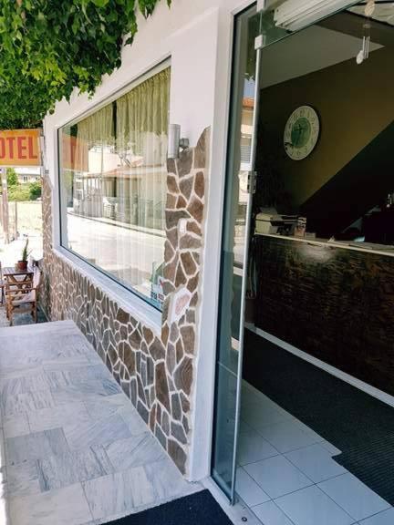 Hotel Paralia Nea Karvali Bagian luar foto