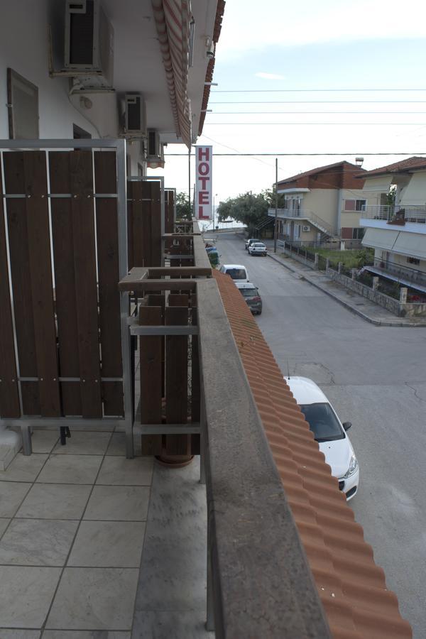 Hotel Paralia Nea Karvali Bagian luar foto